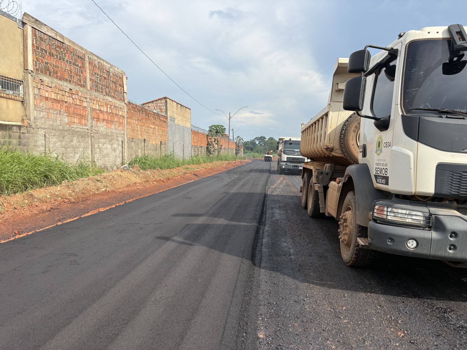 Bairro Novo Horizonte recebe 650 metros de asfalto na Rua Circular I
