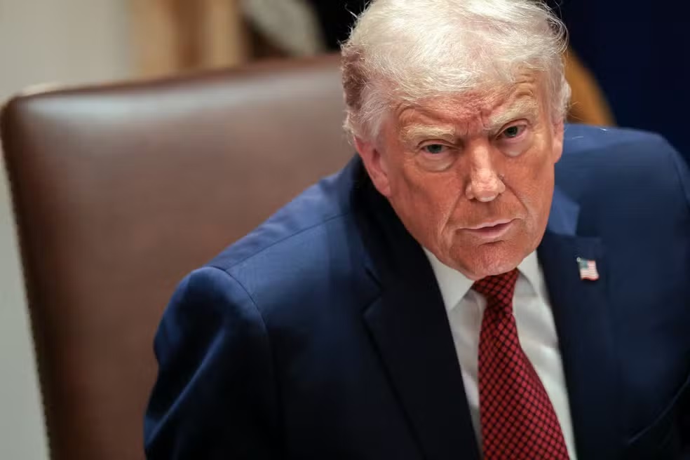 Donald Trump manda bloquear petroleiros da Venezuela e diz que país está cercado
