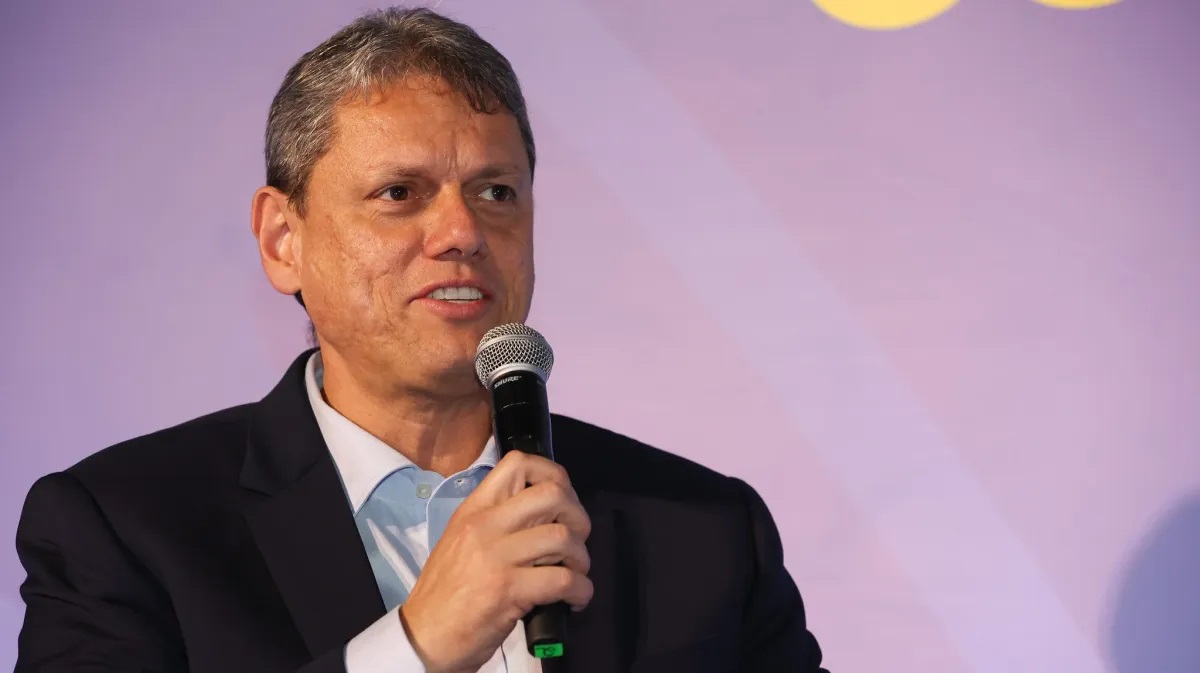 Após pesquisas, Centrão desmobiliza “Plano Tarcísio” e apoio a Flávio cresce entre partidos
