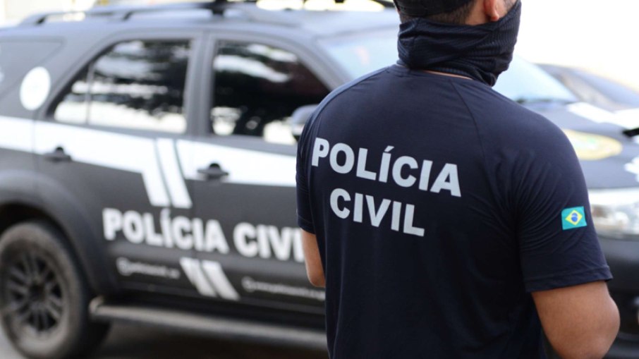 Mulher de 32 anos é presa suspeita de matar a própria filha de 1 ano e meio a facadas
