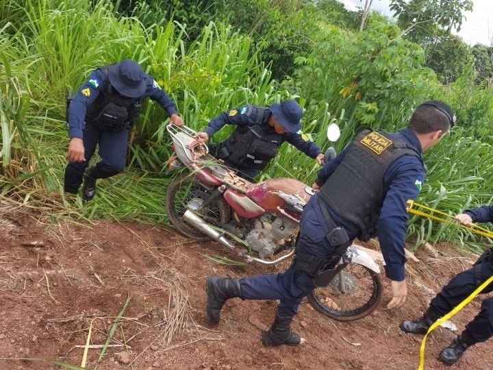Polícia Militar localiza cinco motocicletas furtadas escondidas em área de mata em Cacoal