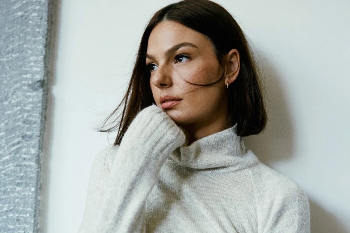 Isis Valverde quebra silêncio após prisão de homem que a perseguia por 20 anos
