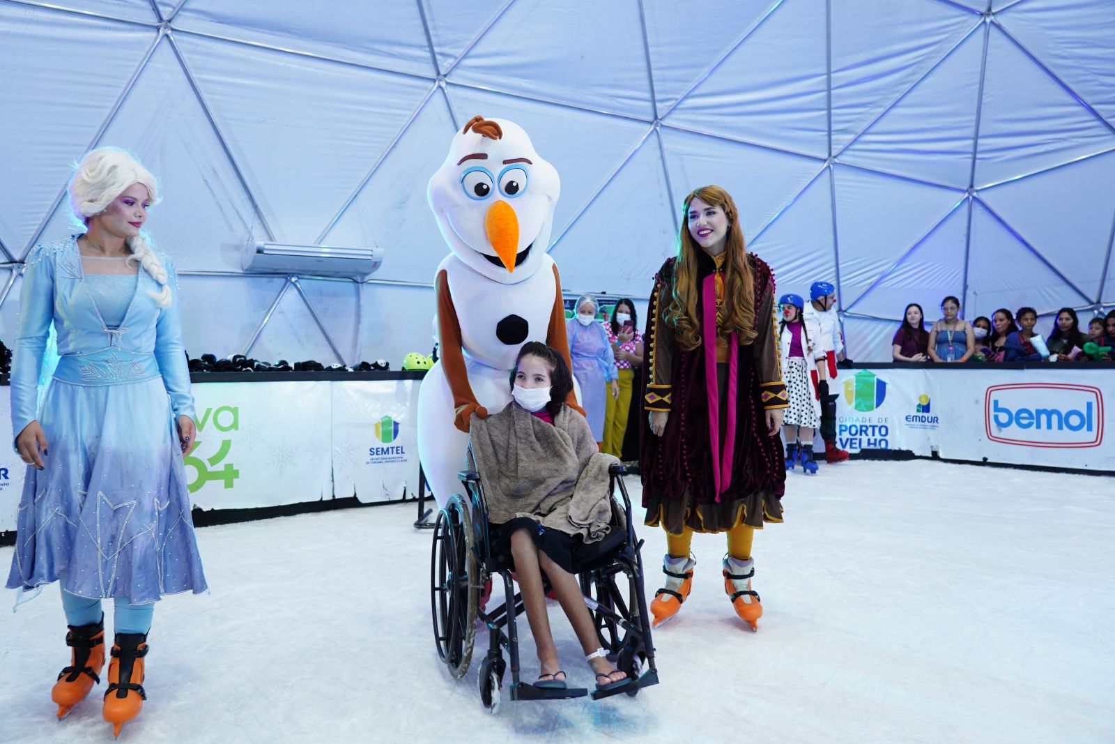 Crianças do Cosme e Damião participam de programação do Natal Porto Velho Luz
