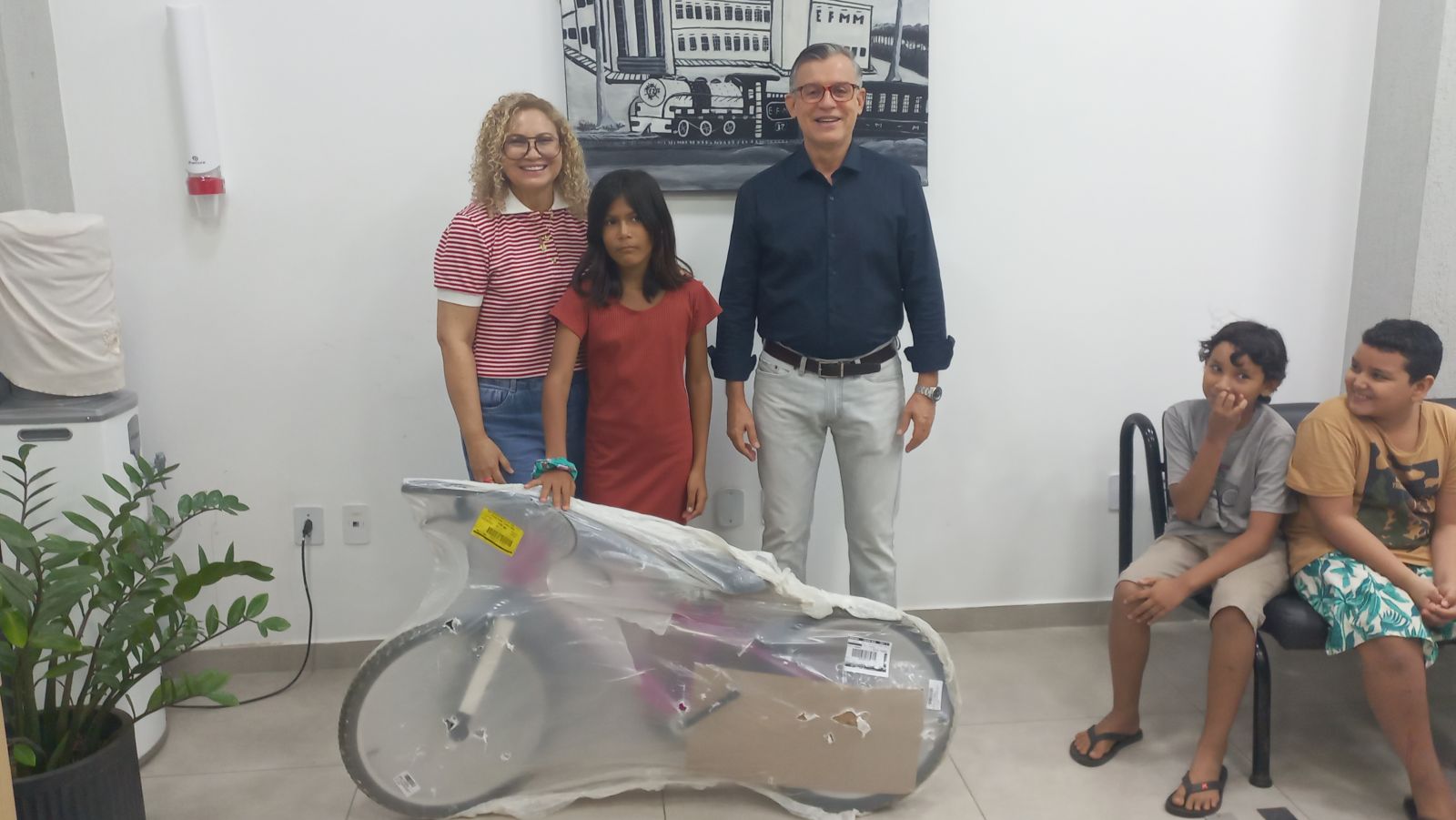 Prefeitura de Porto Velho realiza entrega de bicicletas a crianças da zona Sul
