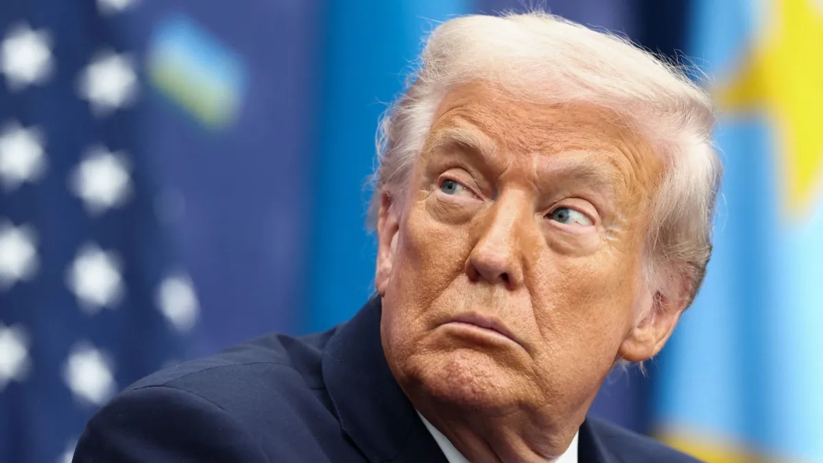 Trump e 9 farmacêuticas fecham acordo para baixar preço de remédios nos EUA
