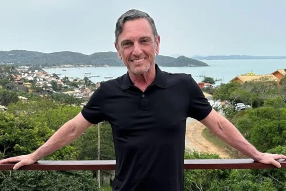 Defesa de Paulo Miklos se manifesta sobre medida protetiva da ex-esposa contra o cantor
