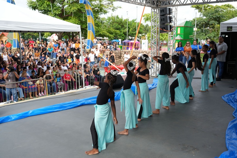 Prefeitura entrega mais de mil bicicletas aos alunos da rede municipal com melhor desempenho