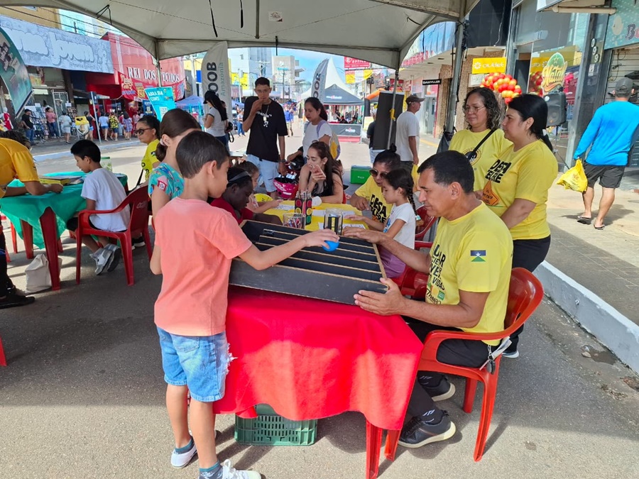 Atividades educativas são promovidas durante evento em centro comercial de Porto Velho