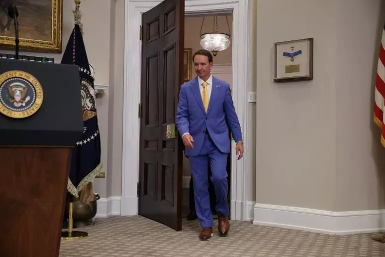 Trump nomeia governador como enviado para Groenlândia, gerando alarme na Dinamarca