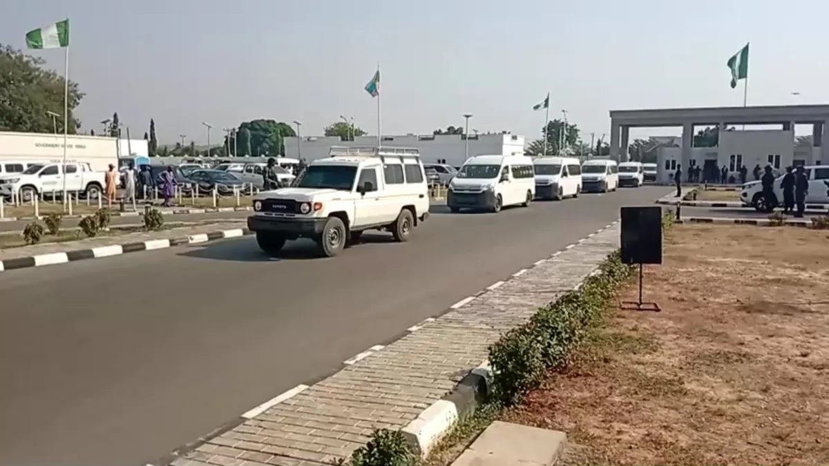 Mais de 130 crianças são soltas na Nigéria um mês após sequestro em escola pública
