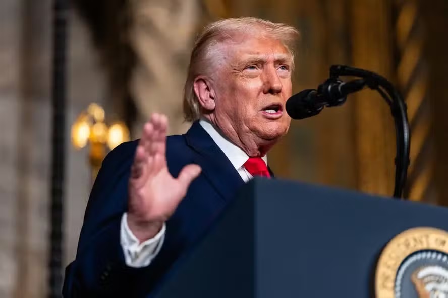 Donald Trump diz que atacou área de porto onde drogas eram carregadas na Venezuela
