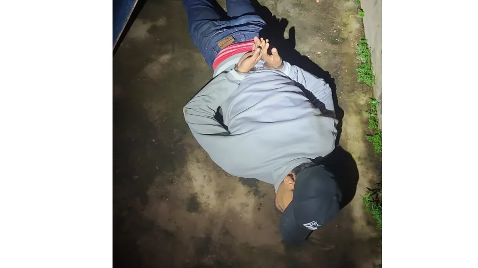 Polícia prende suspeito escondido no quintal durante furto no bairro Embratel