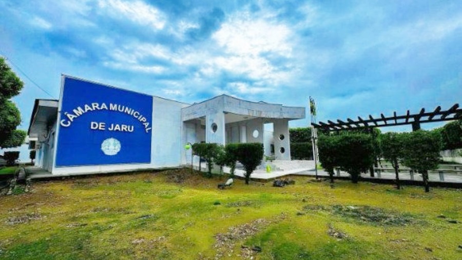 Câmara de Jaru gasta quase R$ 900 mil com diárias e viagens em dez meses