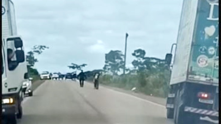 Homem armado faz motorista refém durante assalto e acaba preso em Extrema