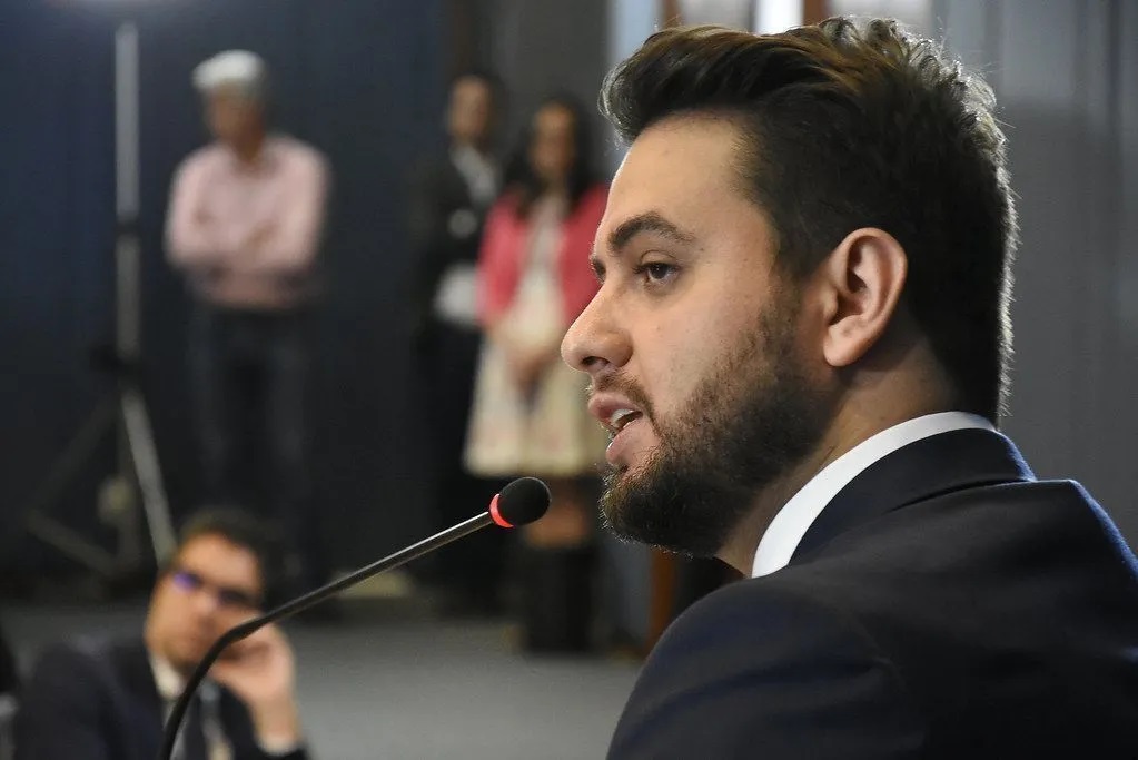 Defesa deve alegar erro material para reverter prisão de Filipe Martins, no Paraná
