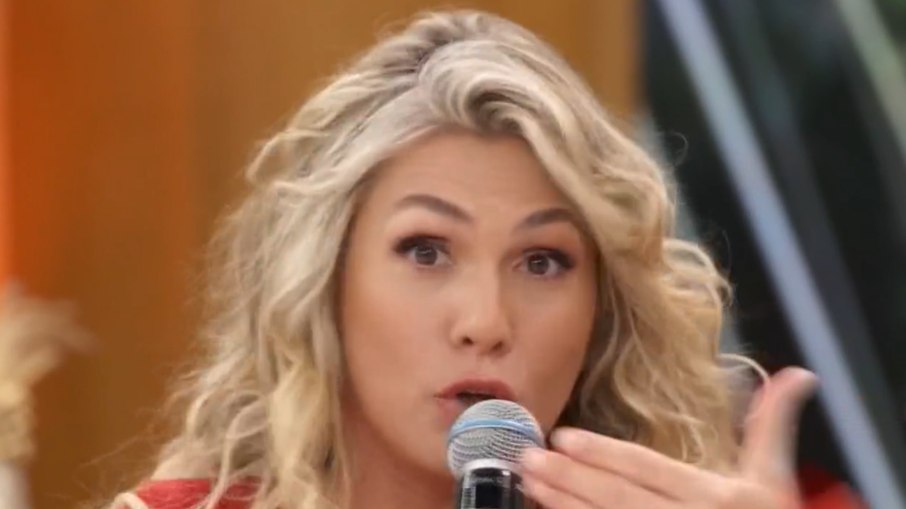 Apresentadora  Lívia Andrade fala sobre separação com Marcos Araújo: "Renovar"
