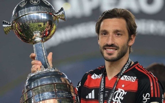 Flamengo empresta Viña ao River Plate; entenda acordo
