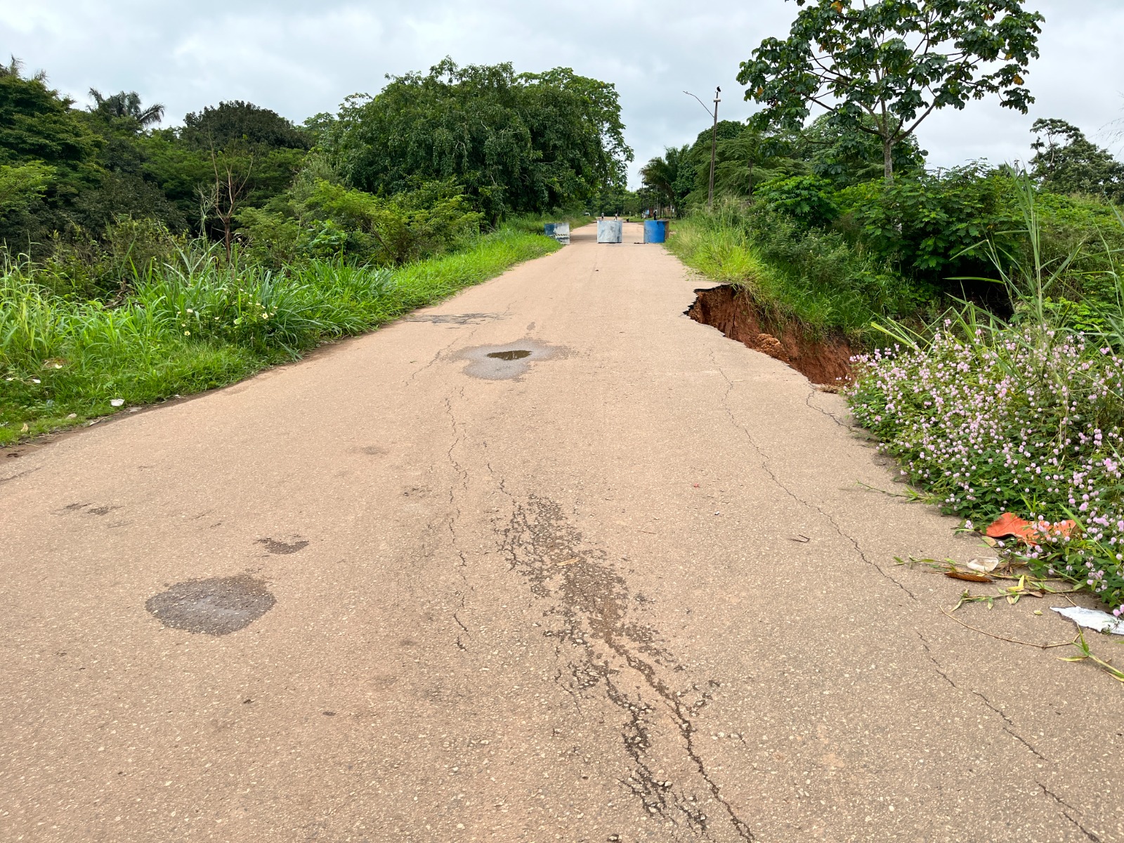 Prefeitura volta a isolar área no Cai N’Água após risco de desmoronamento

