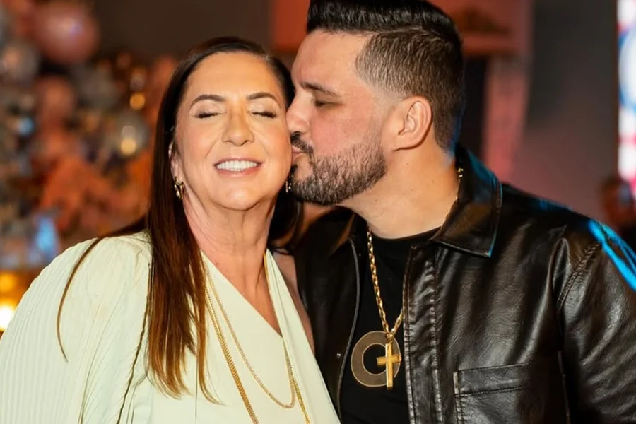 Mãe de Virginia e ex-namorado "garotão" cortam relações após boatos de traição