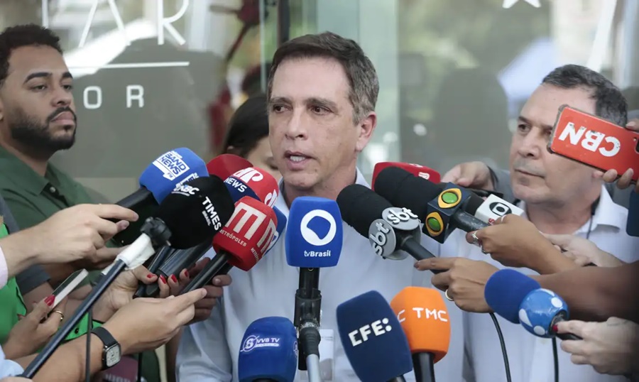 Médico de Jair Bolsonaro confirma traumatismo craniano leve