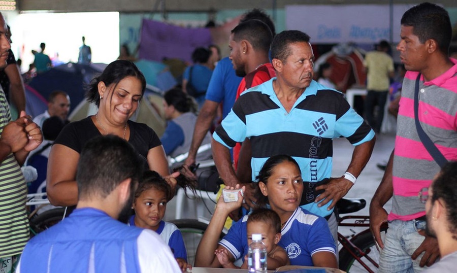 Venezuelanos criticam intervenção em seu país enquanto reconstroem a vida longe da crise morando no Brasil