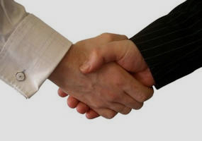 Sentença em audiência de conciliação sem uma das partes gera exigência de intimação
