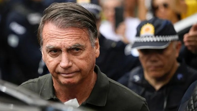 Conselho Federal de Medicina determina sindicância sobre falta de assistência a Bolsonaro