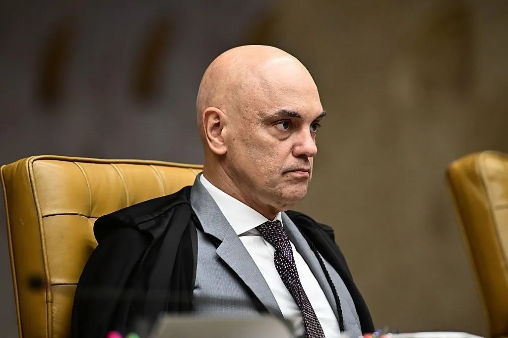 Moraes manda PF ouvir presidente do CFM após nota sobre saúde de Bolsonaro
