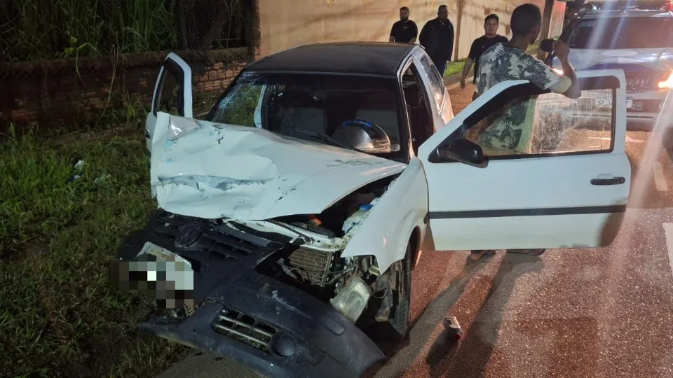 Colisão entre carro e duas motocicletas deixa cinco feridos no centro de Porto Velho

