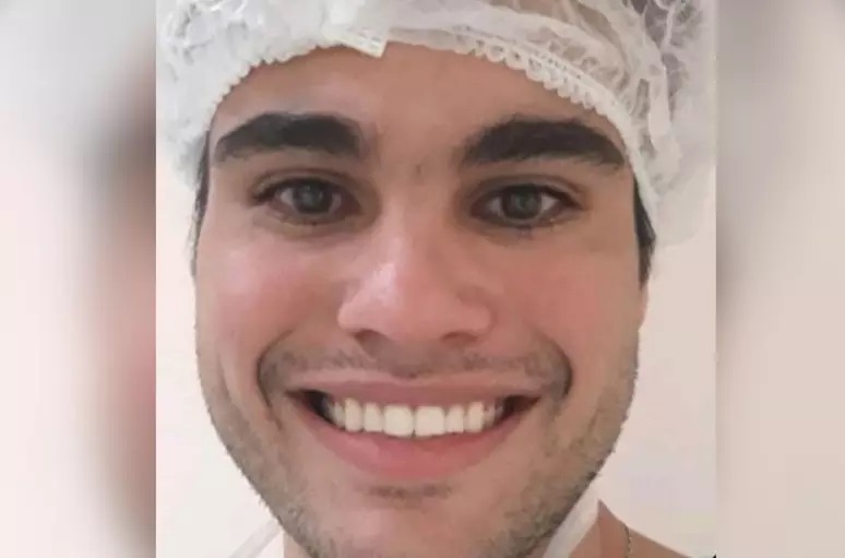 Falso médico é preso após ‘encontrar’ em exame vesícula de mulher que retirou o órgão
