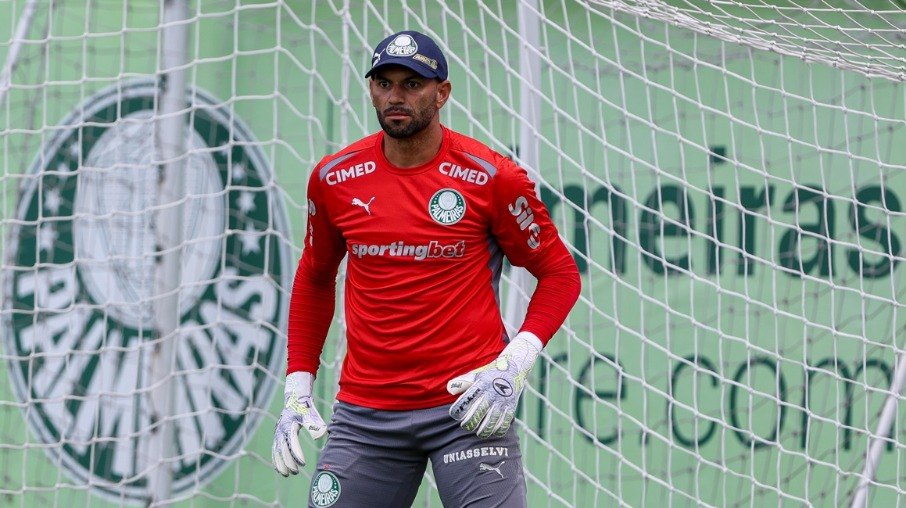 Palmeiras libera o goleiro Weverton e acerta ida para o Grêmio
