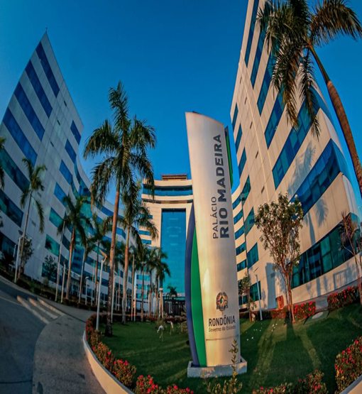 Analistas duvidam de desistência de Rocha e veem dedo de Expedito Júnior na ida do filho ao PT