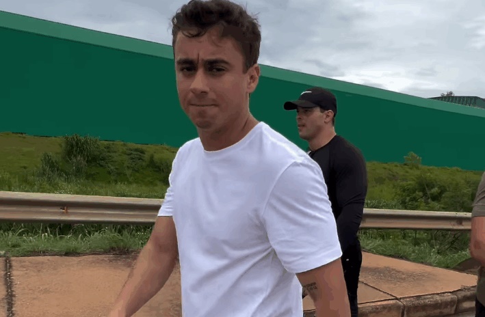 Nikolas Ferreira inicia caminhada entre MG e DF para protestar contra prisão de Bolsonaro