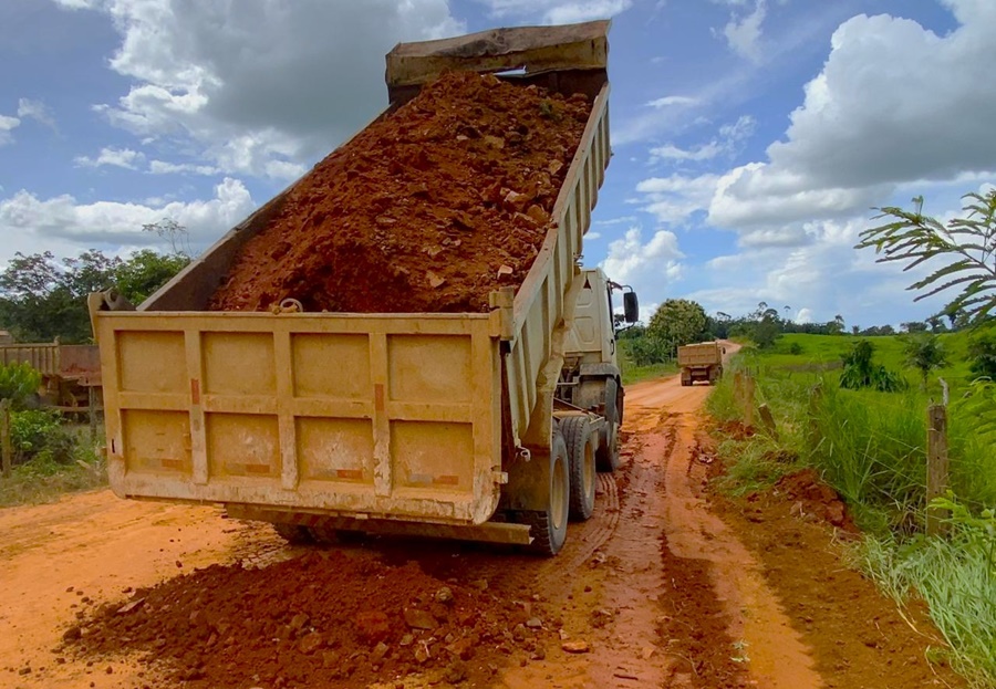 Rodovia-133 passa por recuperação de aterro no trecho entre Vale do Paraíso e Bom Jesus
