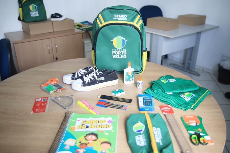 Prefeitura de Porto Velho inicia entrega de uniformes e kits escolares para a rede municipal