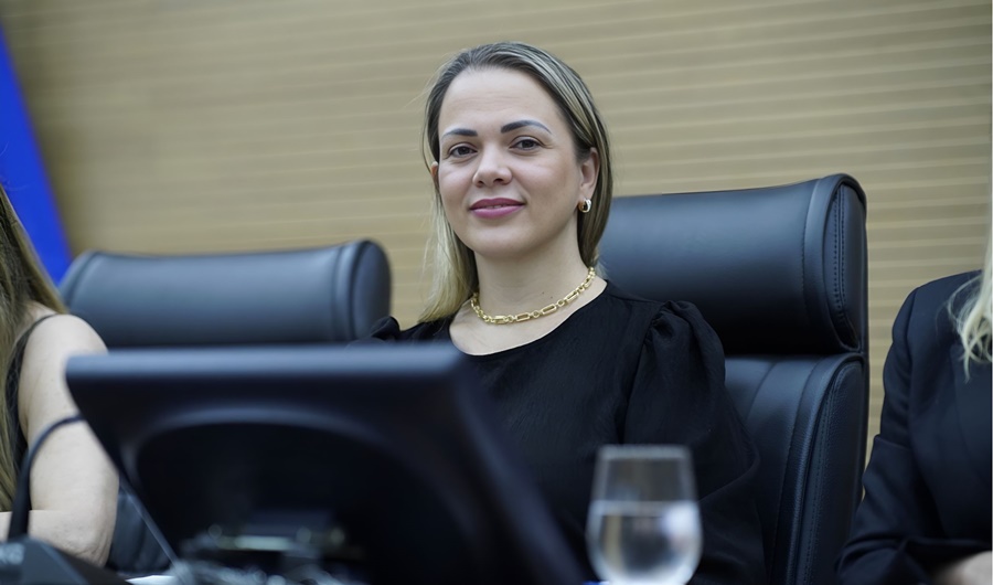 Deputada Cláudia de Jesus propõe isenção de ICMS para energia solar em Rondônia