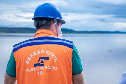 Prefeitura alinha ações para proteger famílias atingidas pela cheia do rio Madeira