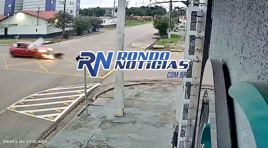 Motociclista é arremessado em cruzamento após carro avançar sinalização na capital