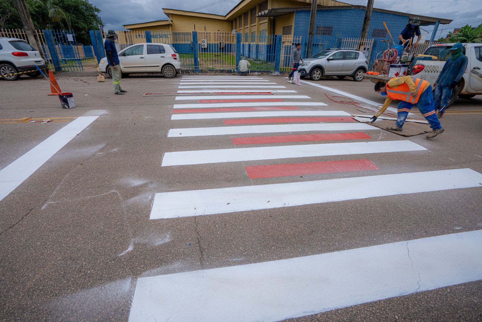 Prefeitura inicia cronograma de faixas de pedestres lúdicas em frente a escolas municipais
