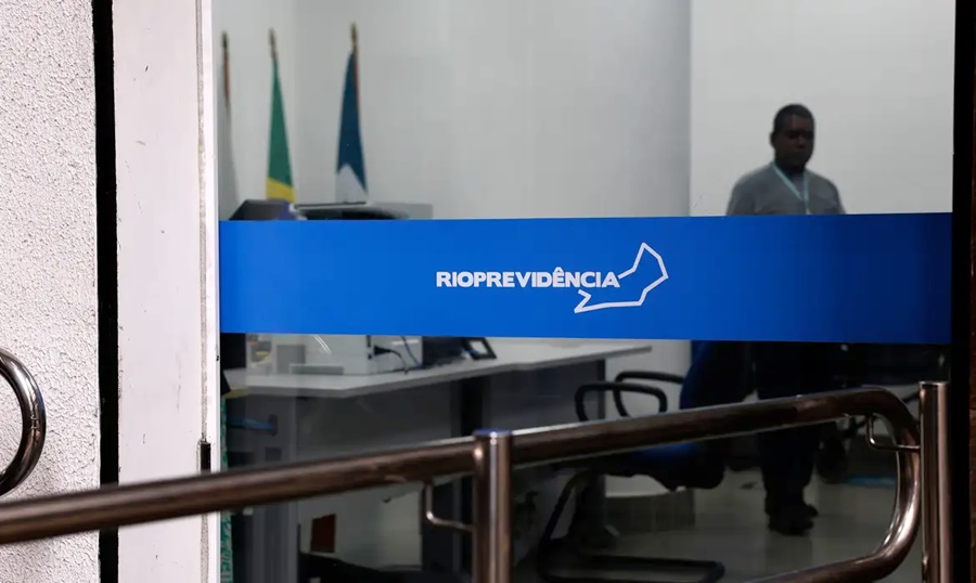 Cláudio Castro exonera presidente da Rioprevidência e promove mudança no comando do órgão