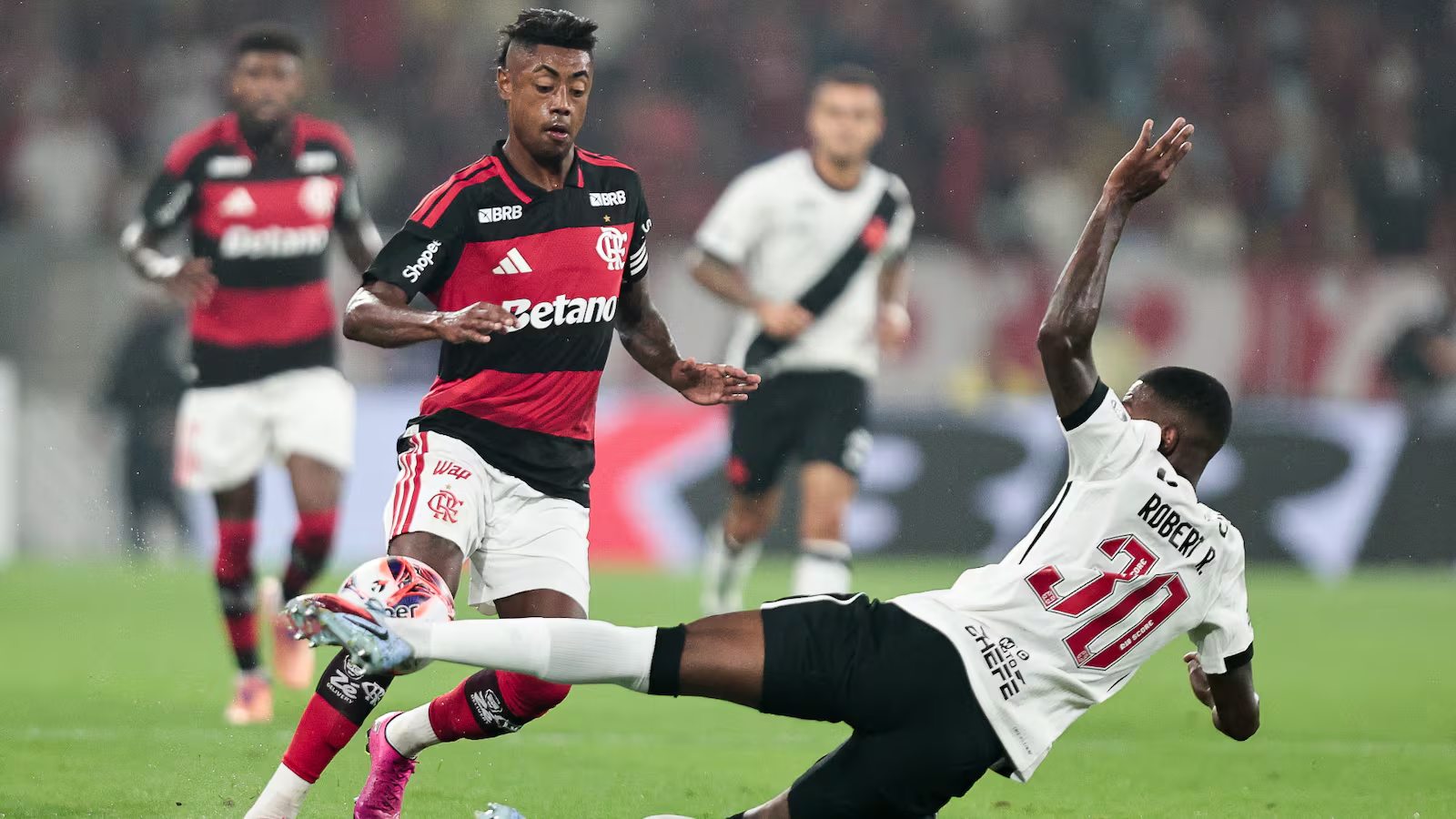 Pressionado, Flamengo enfrenta o Fluminense neste domingo, 25
