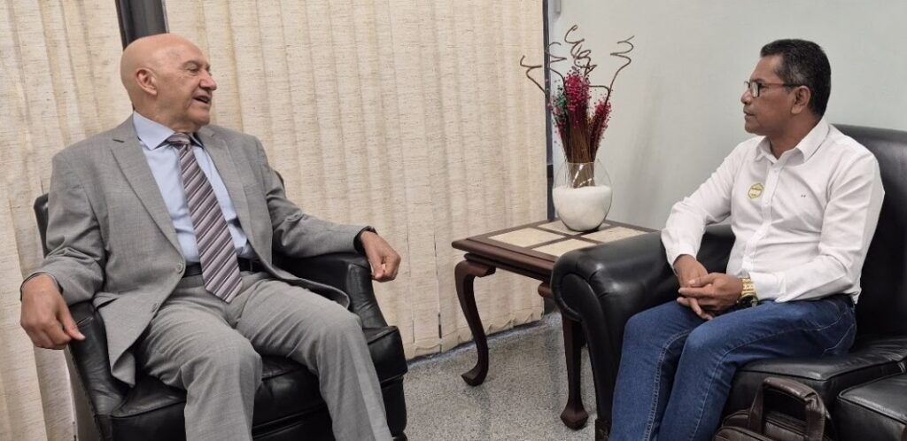 Presidente Almir José participa de reunião de articulação política e recebe convite para as próximas eleições
