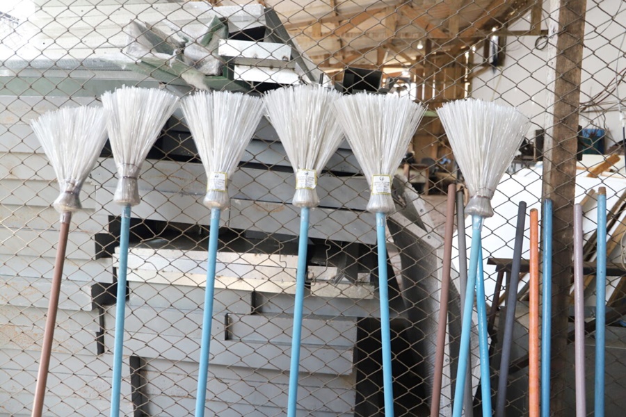 Projeto amplia coleta de garrafas PET para reciclagem e produção de vassouras em Porto Velho