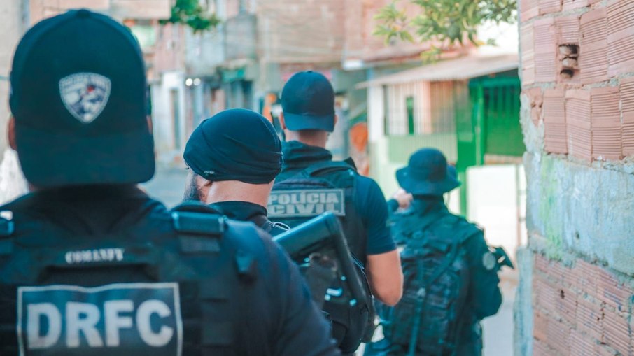 Operação contra roubo de cargas causa tiroteio em Manguinhos na Zona Norte do Rio