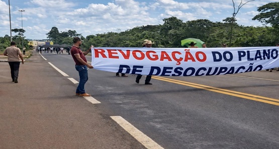 Protesto bloqueia BR-364 em Cujubim e produtores ameaçam interdição total