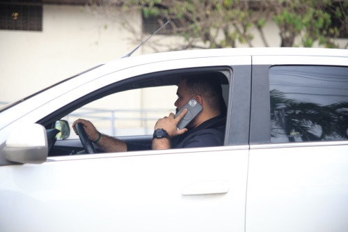 Celular ao volante entra na mira da fiscalização durante o Carnaval em Porto Velho