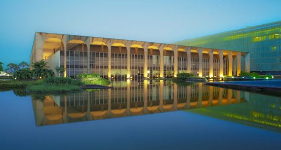 Itamaraty publica edital de concurso para diplomata com salário inicial de R$ 22,5 mil
