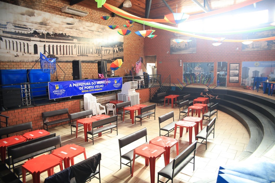 Montagem do Baile Municipal marca os preparativos para a abertura oficial do Béra Folia