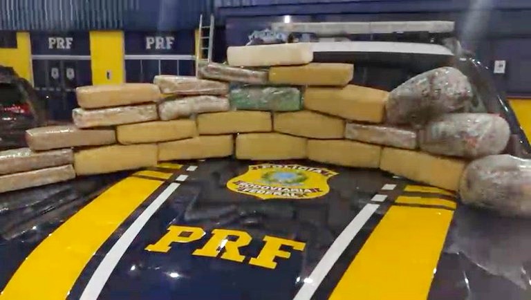 PRF em Rondônia apreende aproximadamente 25 kg de droga em Vilhena