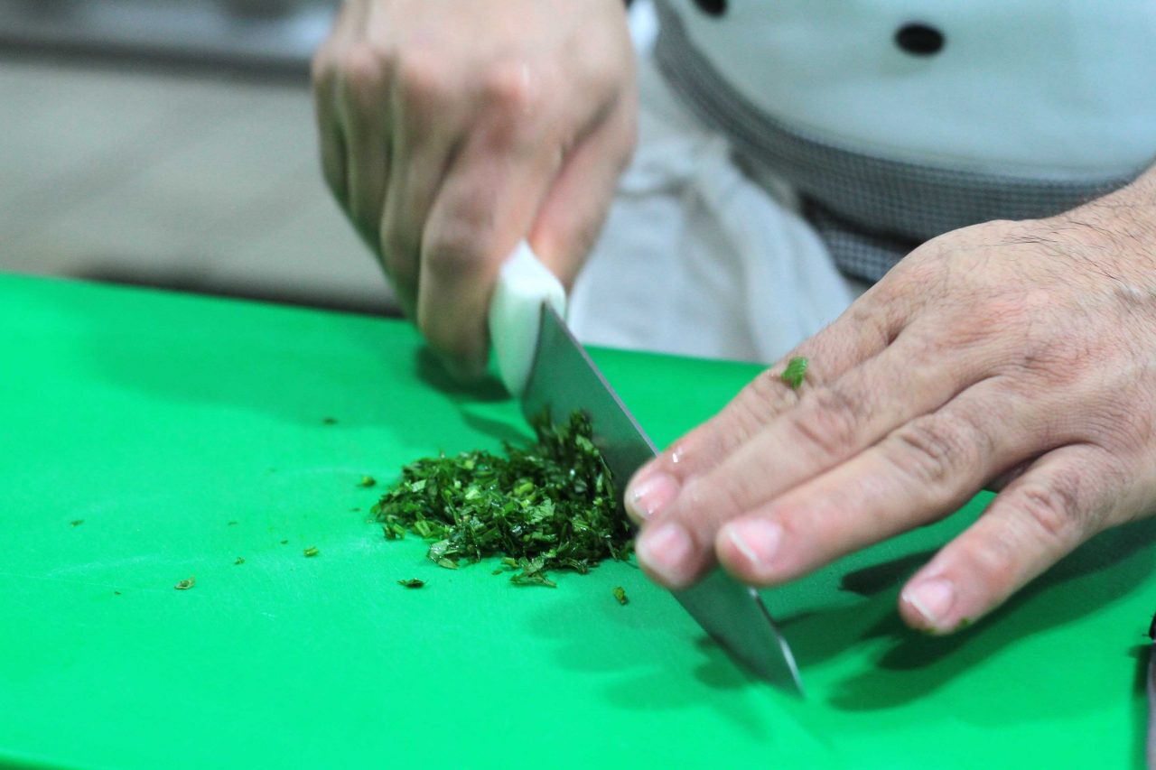 Hábitos cuidadosos de higiene na manipulação de alimentos evitam infecções graves, orienta Sesau
